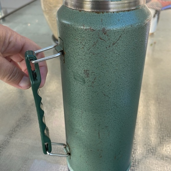 Vintage Stanley Aladdin thermos. Green with handle. Chrome lid and base. Quart - Picture 8 of 16